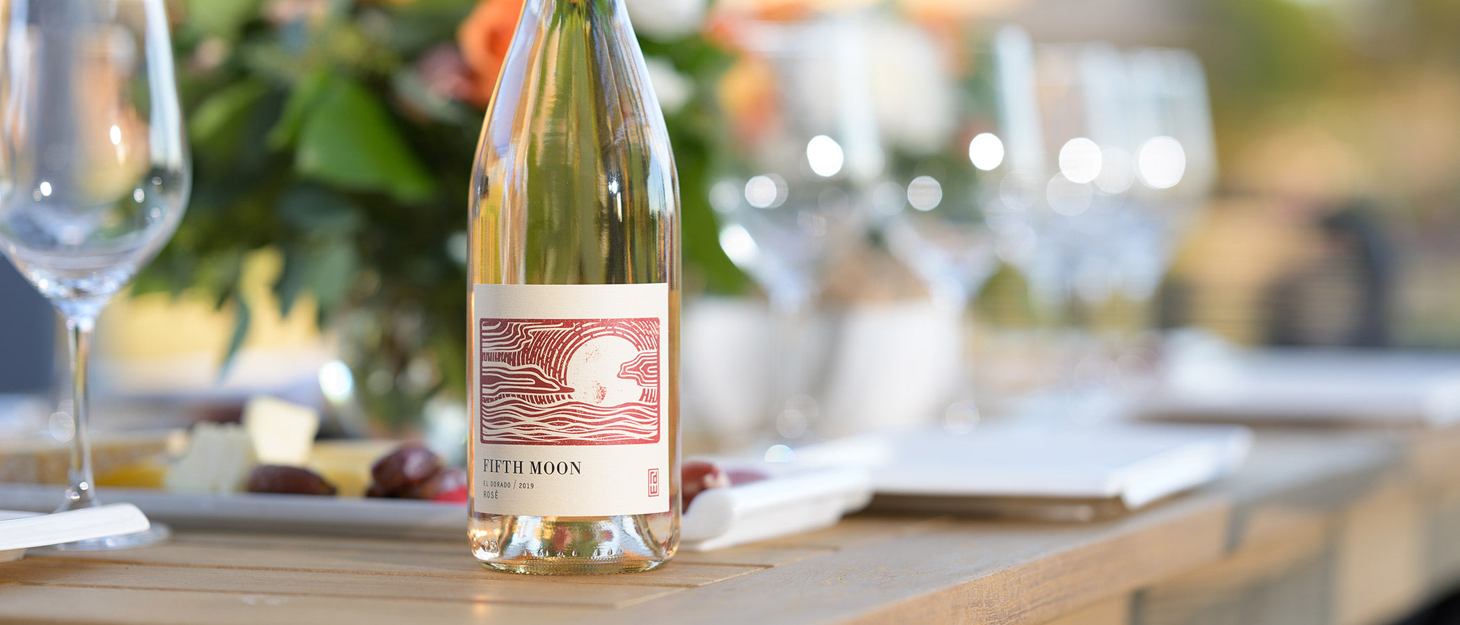Outdoor tasting with a bottle of RD Winery Rosé