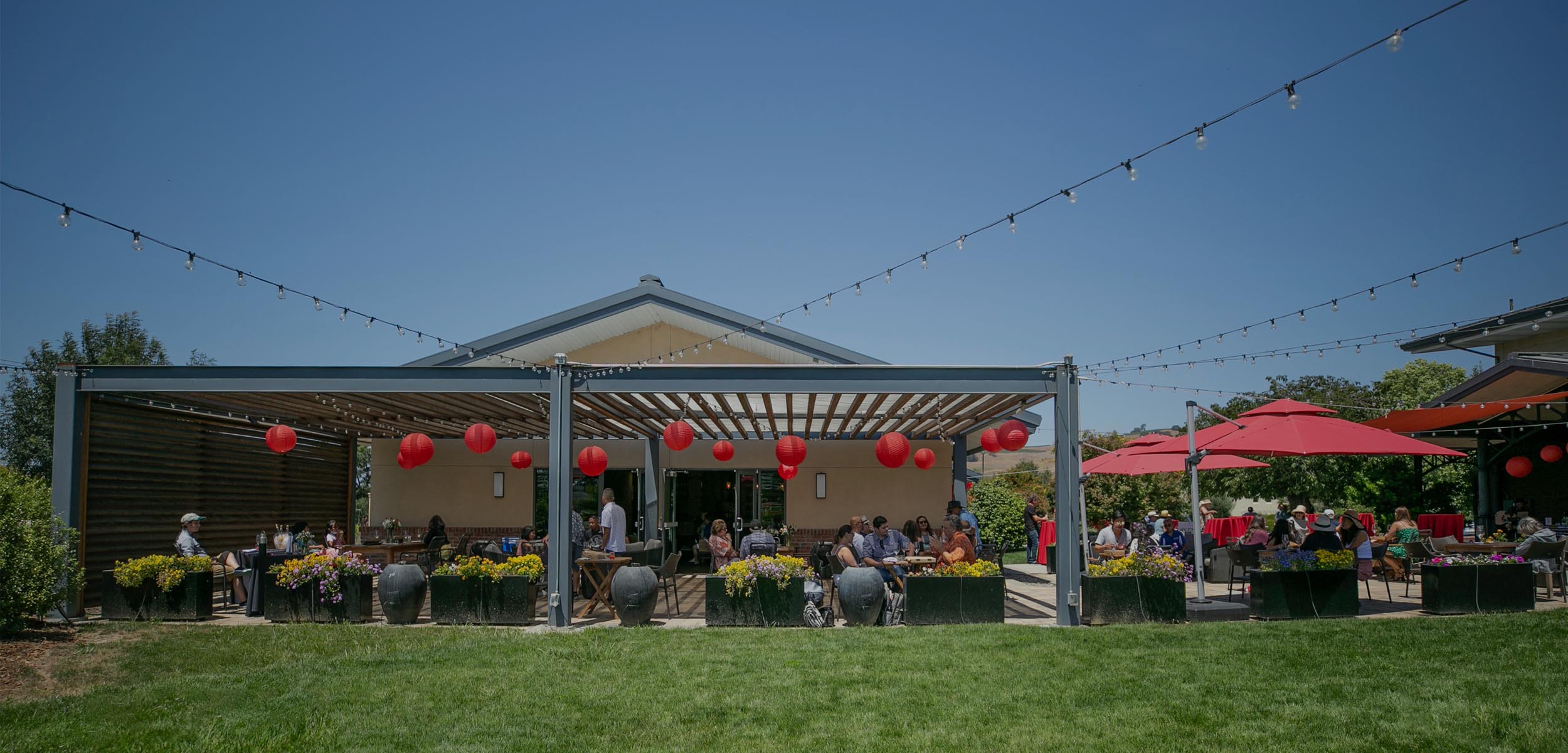 RD Winery tasting room garden patio