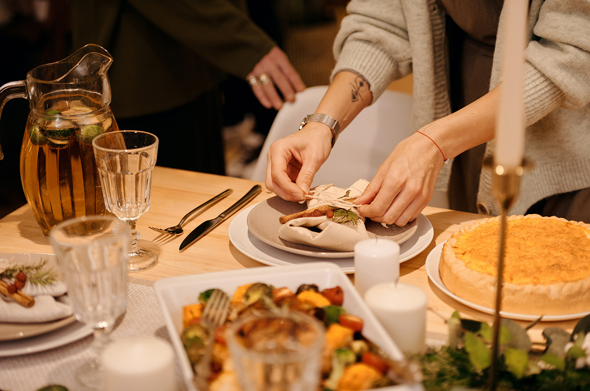 How to impress your guests with stunning and affordable serving pieces for  a successful dinner party